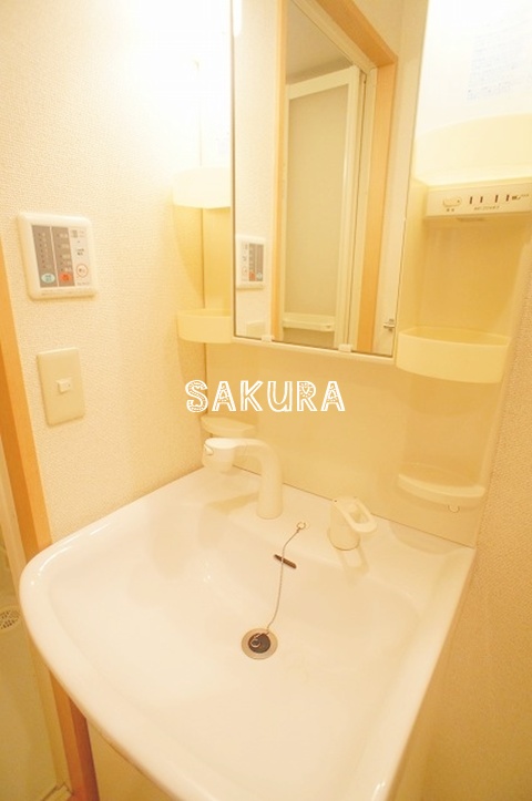 洗面設備　忙しい朝には欠かせない洗面所です♪