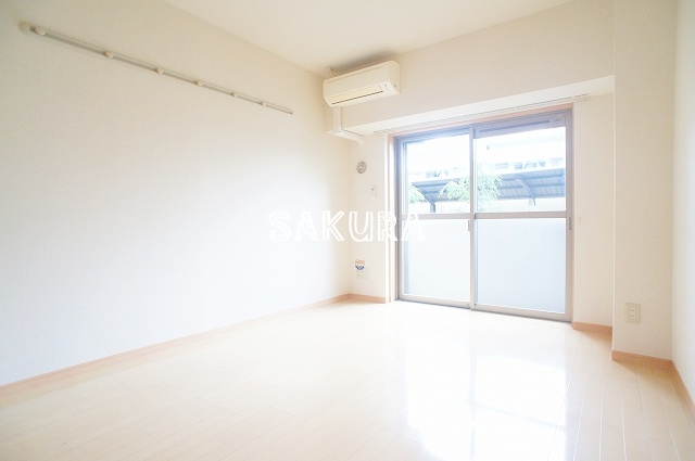 居室・リビング　使いやすい形の為、レイアウトを楽しめます♪