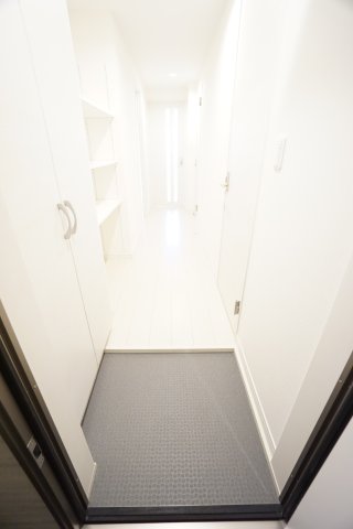 玄関　※同物件・同タイプの写真です。
