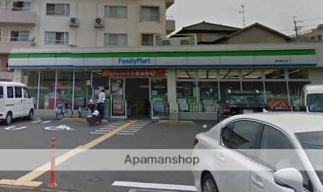 コンビニ　ファミリーマート（コンビニ）まで300m
