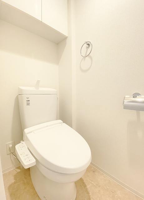 トイレ　温水洗浄便座