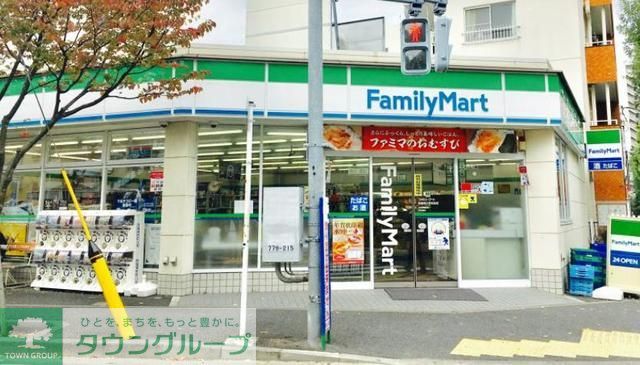 コンビニ　ファミリーマート西葛西小学校前店（コンビニ）まで740m