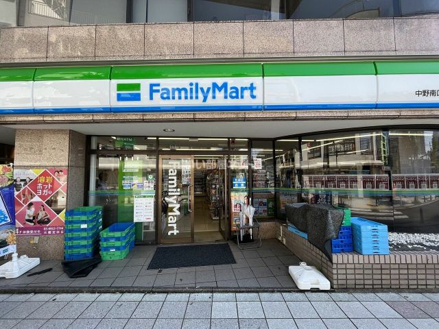 コンビニ　ファミリーマート 中野南口店（コンビニ）まで705m