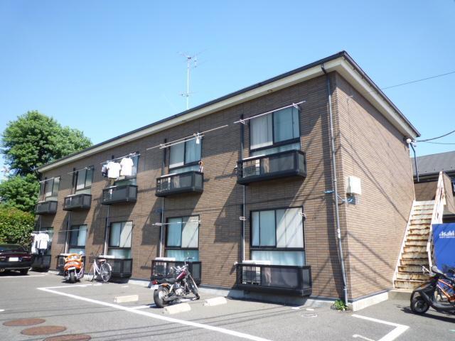 建物外観　周辺には学校が多くて落ち着いた環境です。