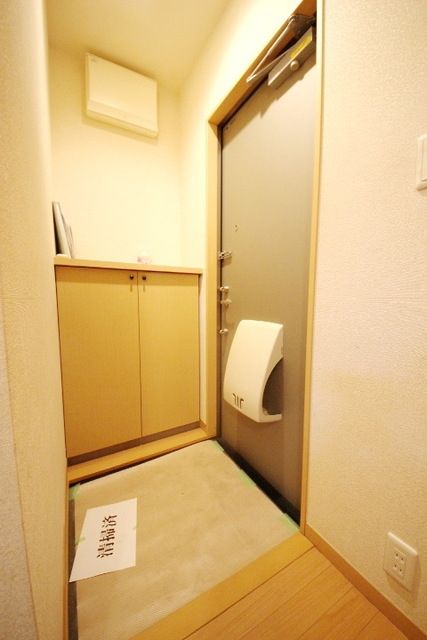 玄関　同建物別号室