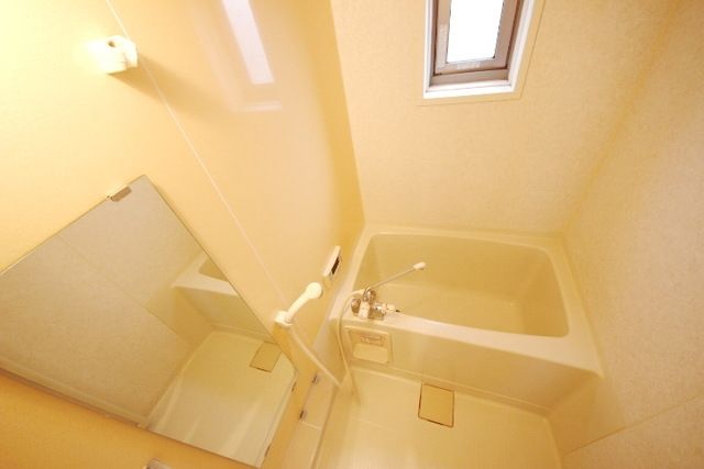 バス・シャワールーム　同建物別号室