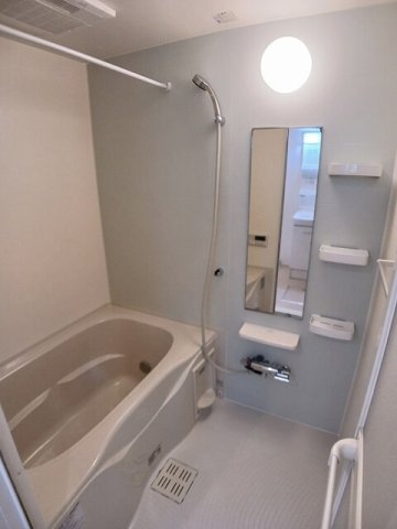 バス・シャワールーム　コンパクトで使いやすいお風呂です