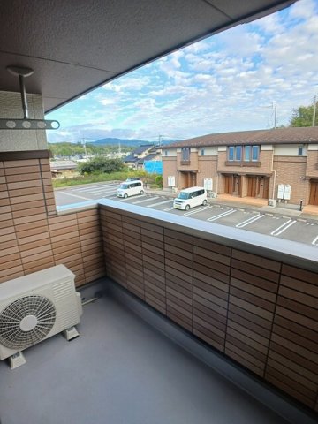 バルコニー　外からの目が気にならないバルコニーで洗濯物が干せます