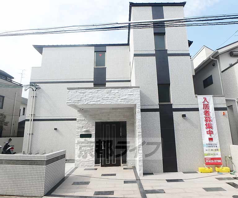 建物外観　鉄筋コンクリートのしっかりとした印象
