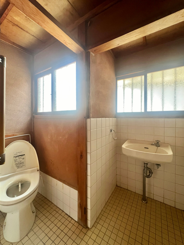 ＪＲ紀勢本線 海南駅 徒歩9分 2階建 築61年のトイレ写真