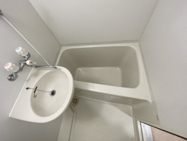 洗面設備　ゆったりとスペースのある洗面所