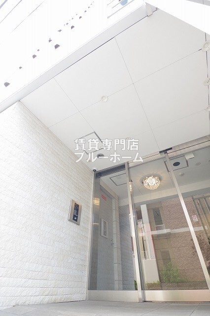 建物外観　鉄筋コンクリート造8階建ての物件！