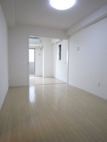 居室・リビング　明るいお部屋です