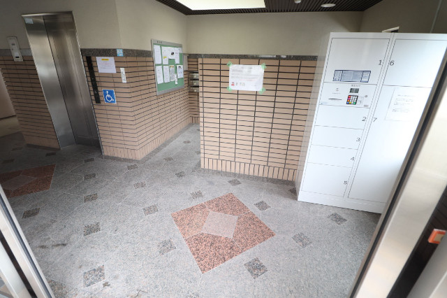 ロビー　宅配BOX・エレベーター付き