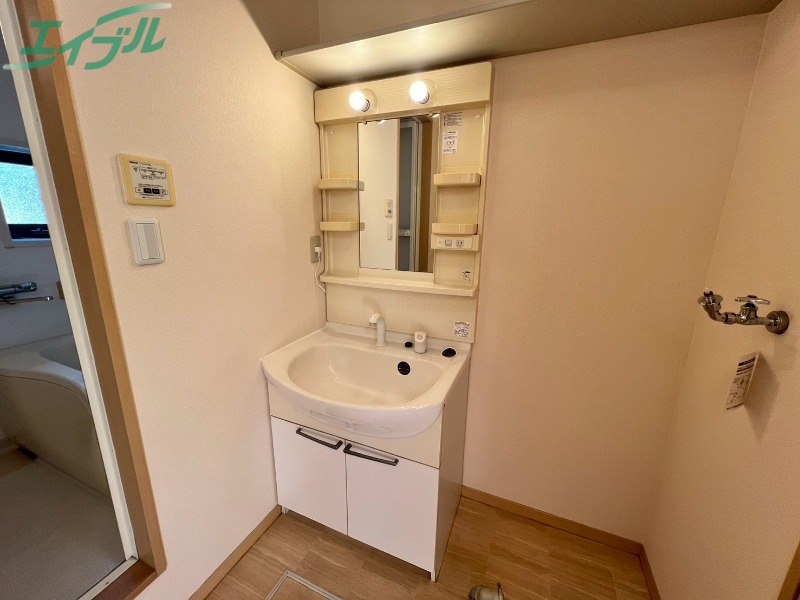 洗面設備　別部屋参考写真です