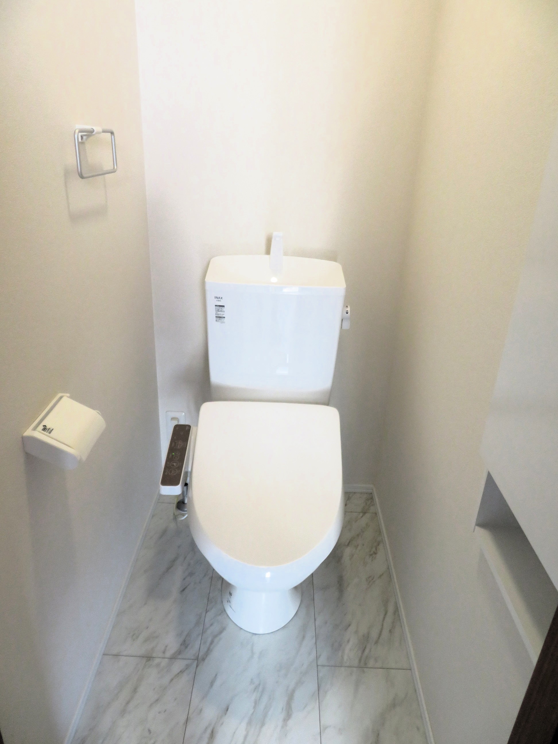 トイレ　ウォシュレット付きトイレです。