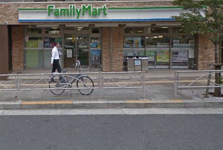 コンビニ　ファミリーマート高輪一丁目店（コンビニ）まで300m