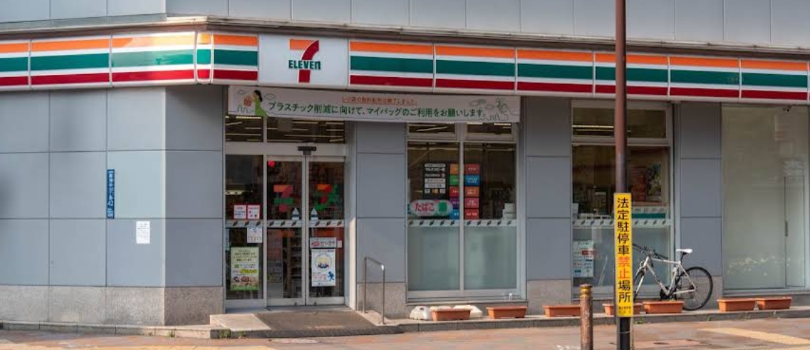 コンビニ　セブンイレブン（コンビニ）まで72m