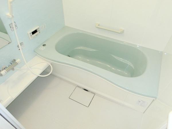 バス・シャワールーム　浴室乾燥機、追焚機能付の広々バスルーム！