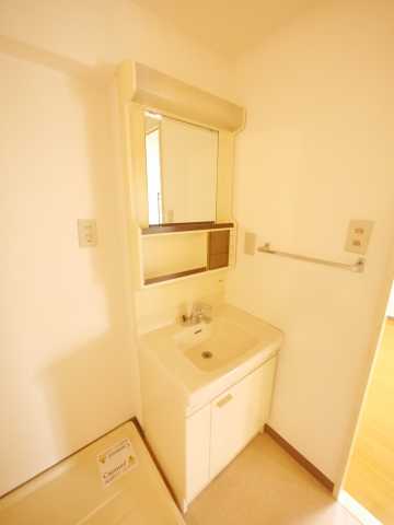 洗面設備　別部屋同タイプ部屋の参考写真となります。