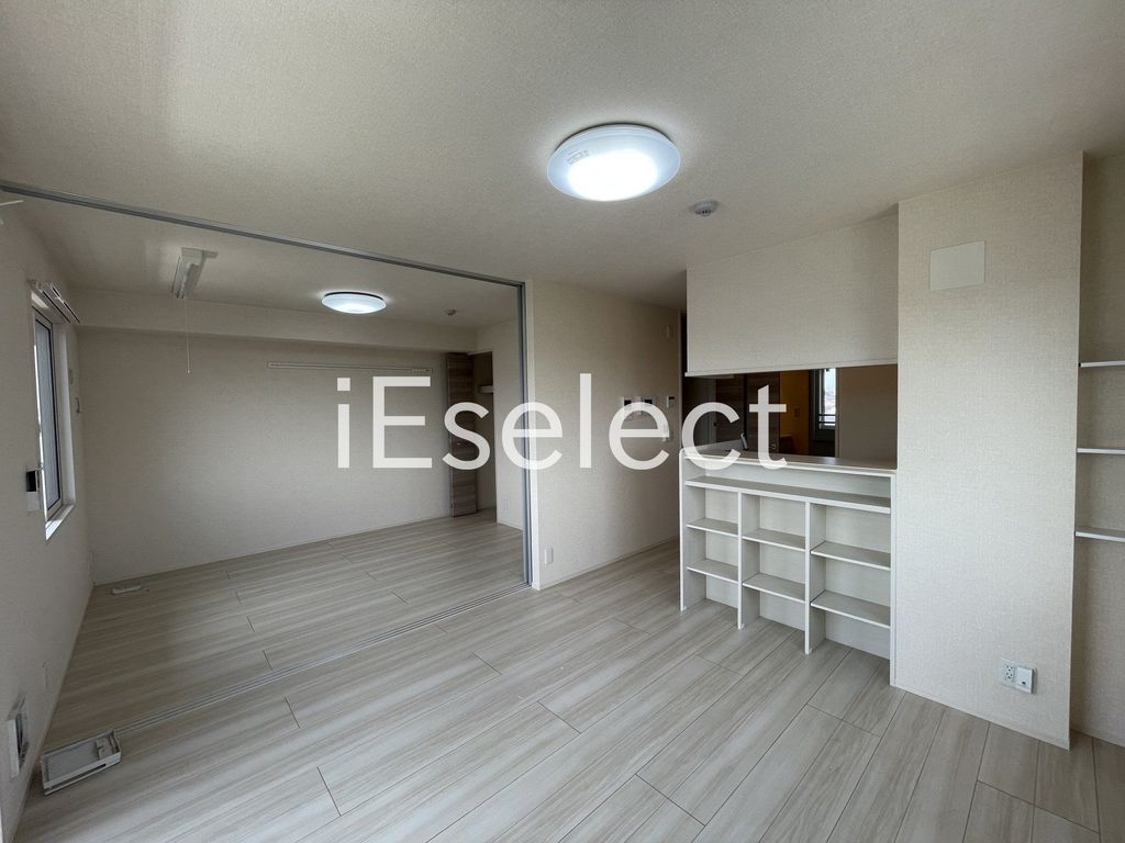 居室・リビング　角部屋・2面採光の明るいお部屋です?