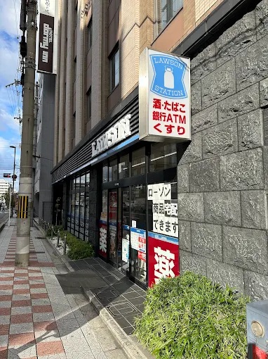 コンビニ　ローソン 京都駅東塩小路店（コンビニ）まで121m