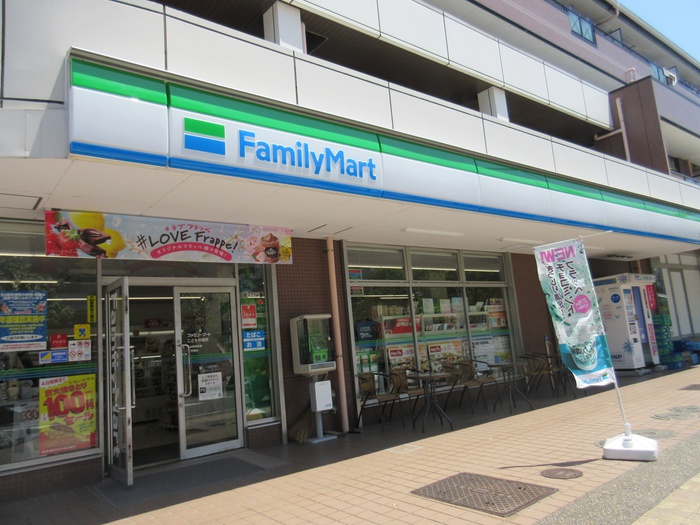コンビニ　ファミリーマート（コンビニ）まで258m