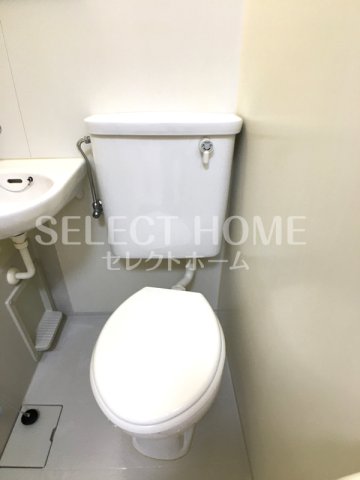 トイレ　落ち着いた色調のトイレです