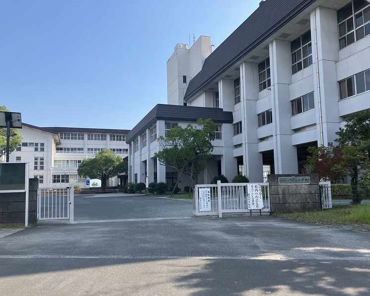 中学校　城南中学校（中学校）まで1618m