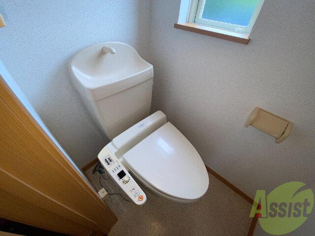 トイレ　トイレはウォシュレット付きです。シャワートイレは嬉しいですね