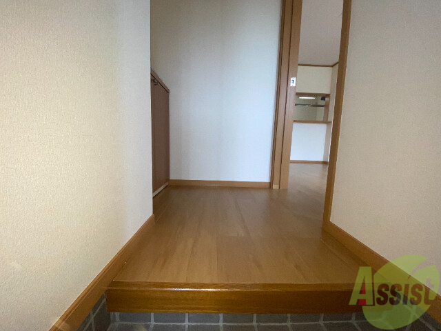 玄関　玄関も広々しています！玄関が広いと、気持ちがいいですね。
