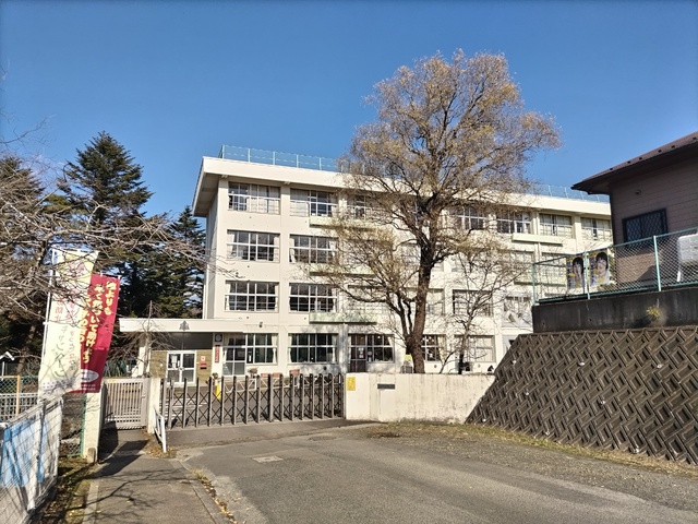 小学校　上野山小学校（小学校）まで800m
