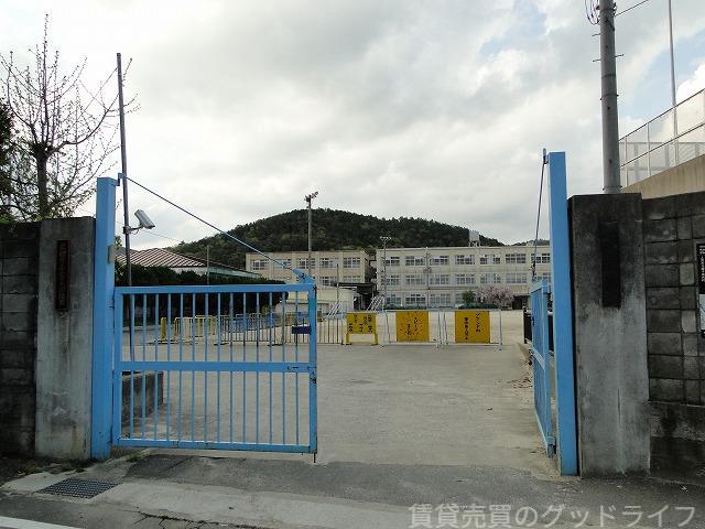 小学校　上賀茂小学校（小学校）まで950m