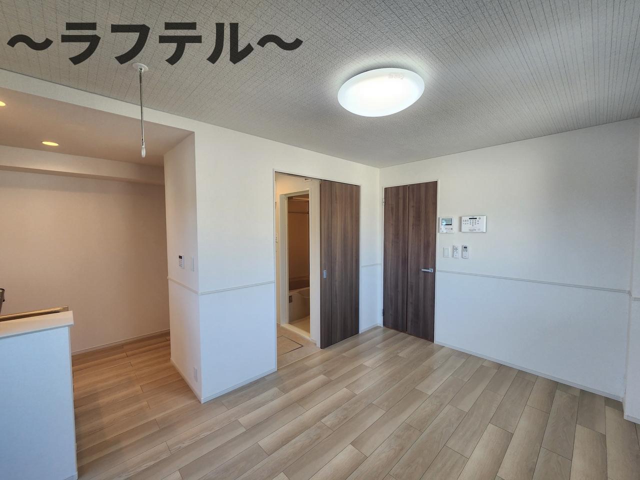 居室・リビング　反転タイプ