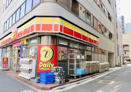 コンビニ　デイリーヤマザキ岩本町3丁目店（コンビニ）まで139m