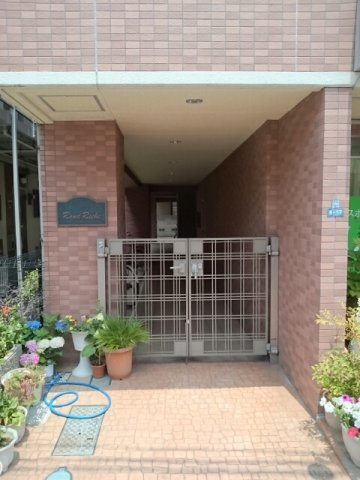 エントランス　建物の内部です