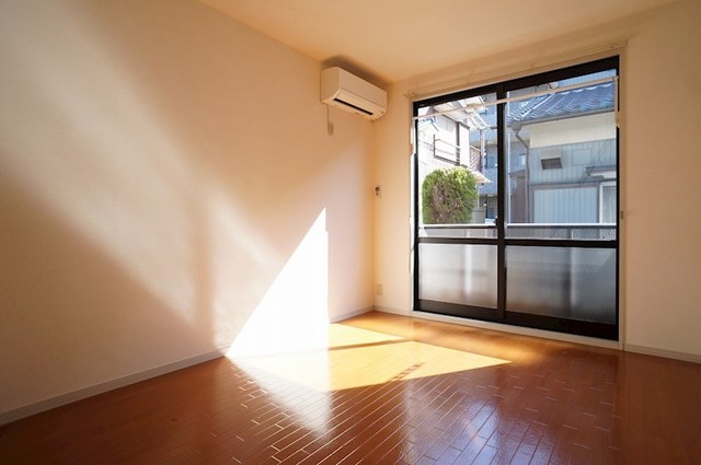居室・リビング　参考写真（同建物別部屋のものです）