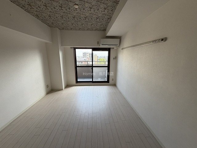 居室・リビング　同物件別部屋のお写真です。