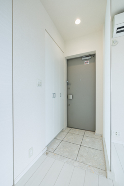 玄関　※写真は同タイプ住戸です。