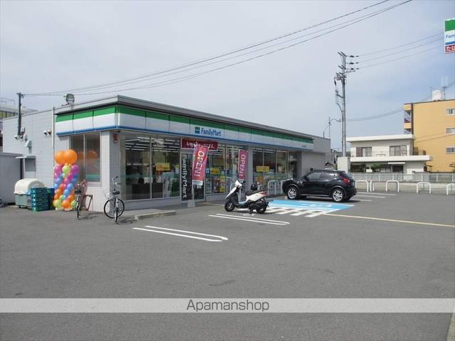 コンビニ　ファミリーマート（コンビニ）まで755m