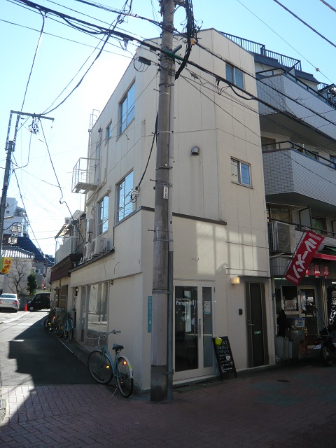 建物外観　商店街に立地！メゾネットタイプの１LDK