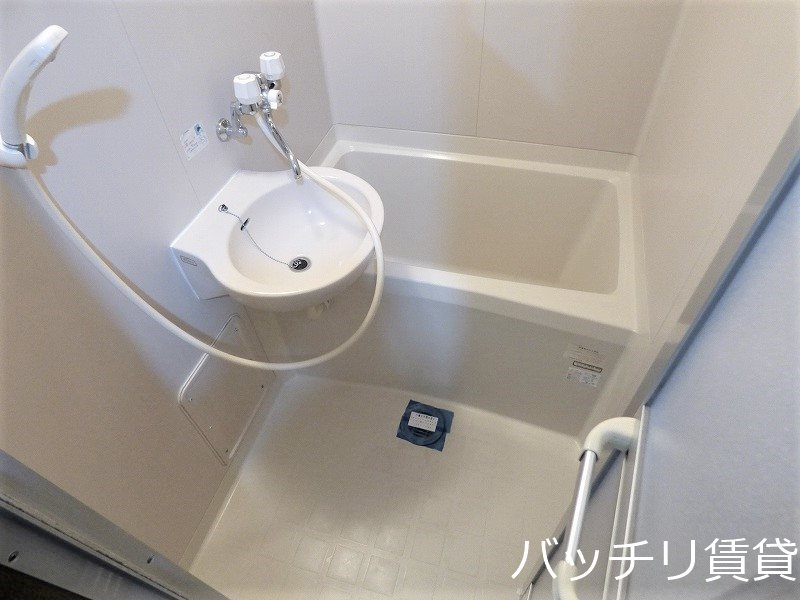 バス・シャワールーム　室内写真等は別号数の為、現状優先となります。