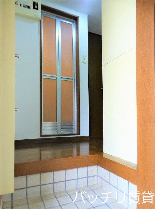 玄関　室内写真等は別号数の為、現状優先となります。