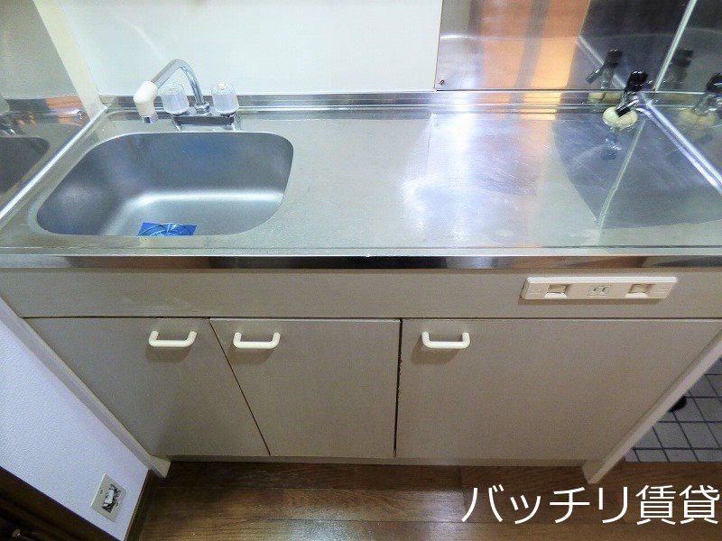 キッチン　室内写真等は別号数の為、現状優先となります。