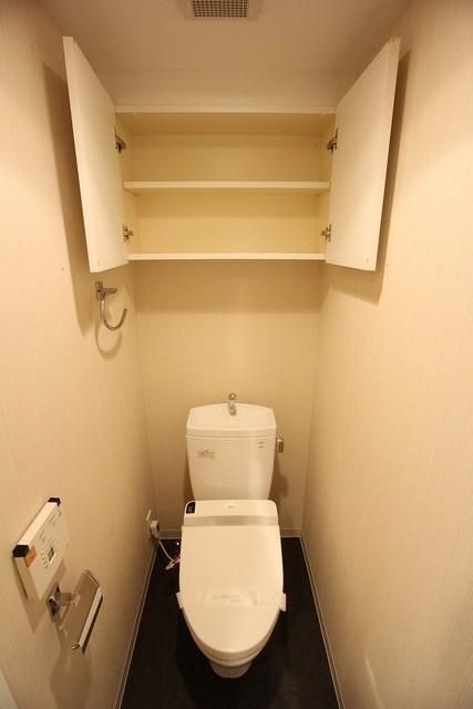 トイレ　★トイレには収納が付いていて便利★