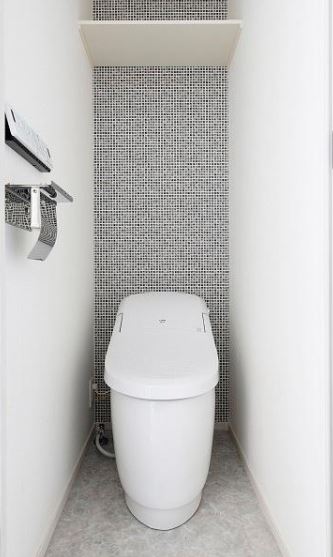 トイレ　落ち着いた色調のトイレです