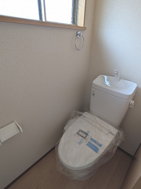 トイレ　温水洗浄便座つき！
