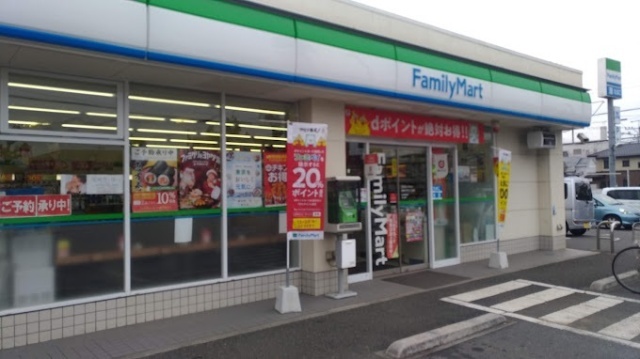 コンビニ　ファミリーマート青梅大門三丁目店（コンビニ）まで116m