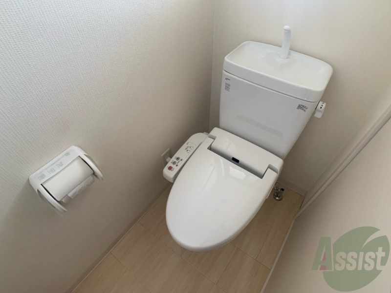 トイレ　こちらはトイレです。清潔感があり、安心して使用できます。