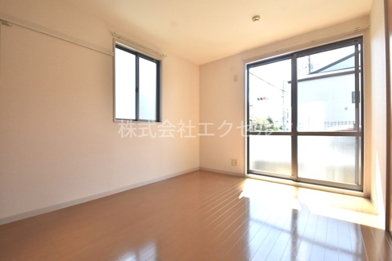 その他部屋・スペース　大きな窓のついた居室です。